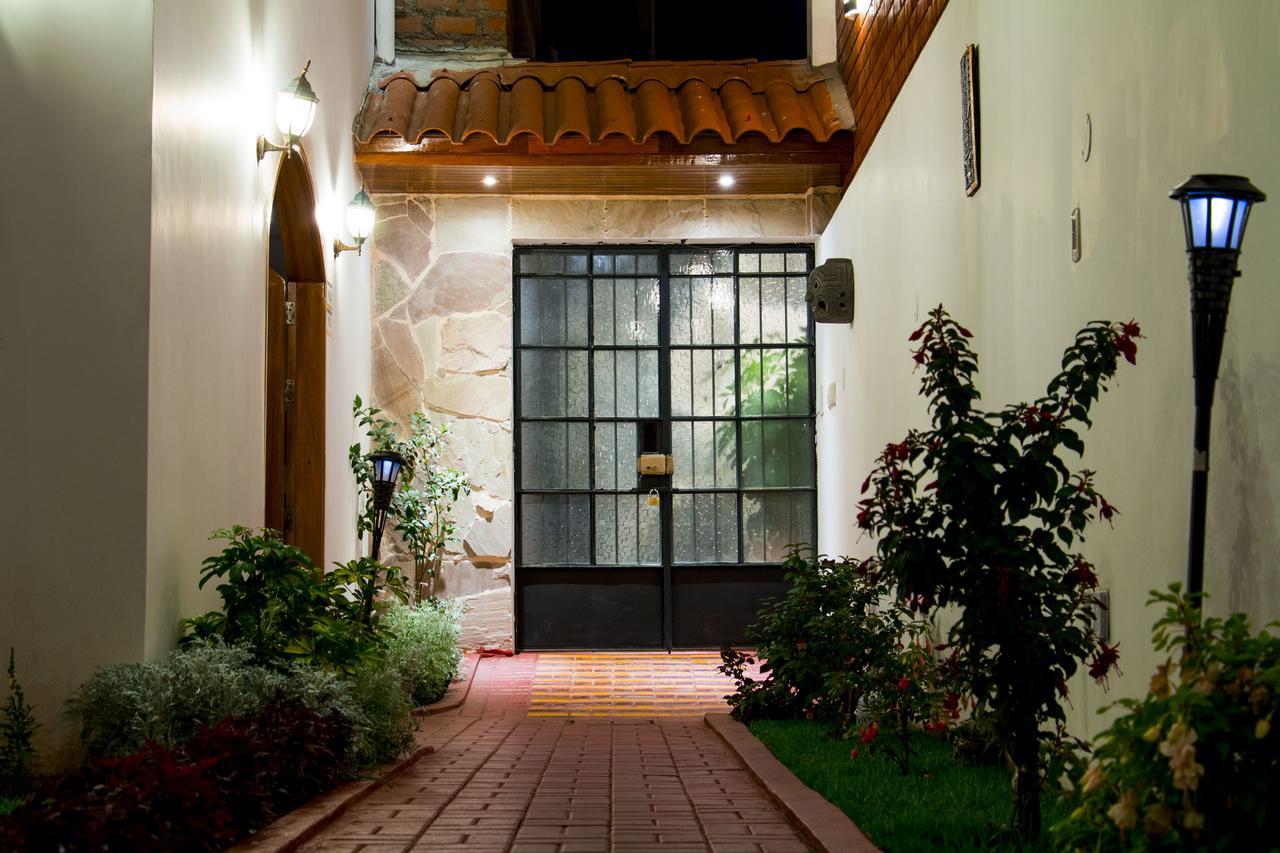 Hotel & Bungalows Villa Valencia Huaraz  Buitenkant foto